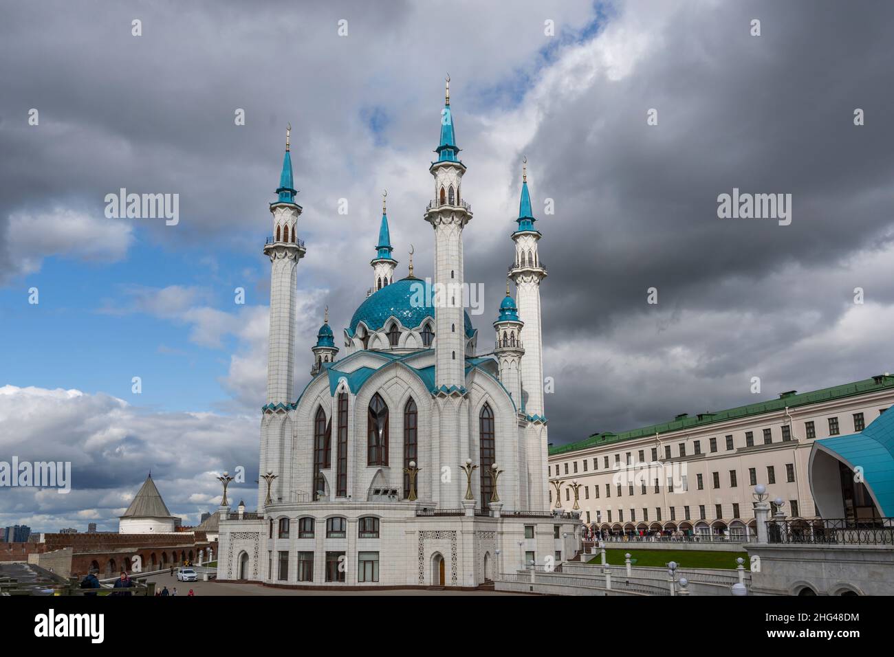 Kazan, Russia - September 21, 2019: Exterior white and blue Kul Sharif Mosque with dark clouds in the background of the Tartastan, Russia. Stock Photo