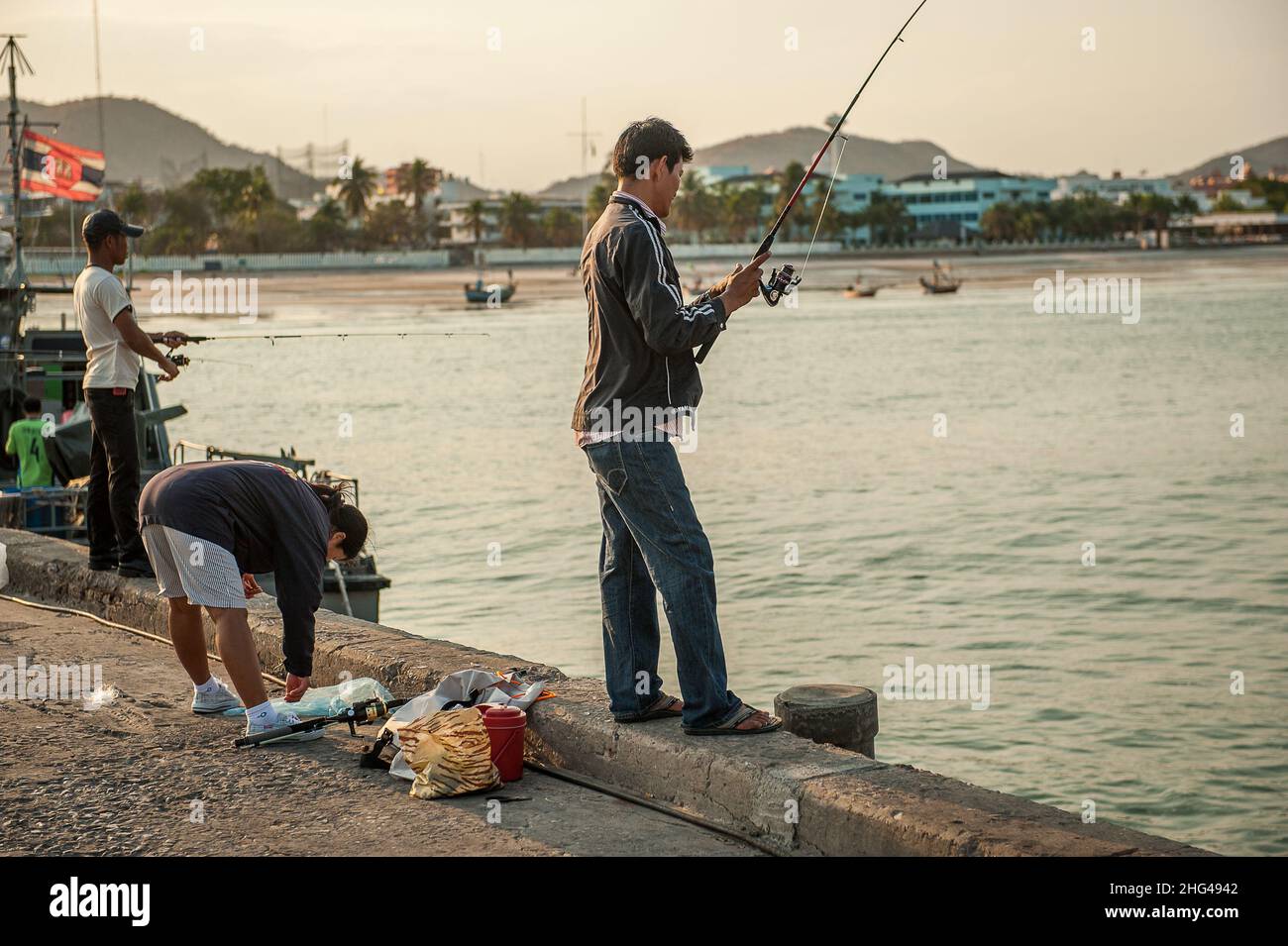 Saphan pla pier hires stock photography and images Alamy