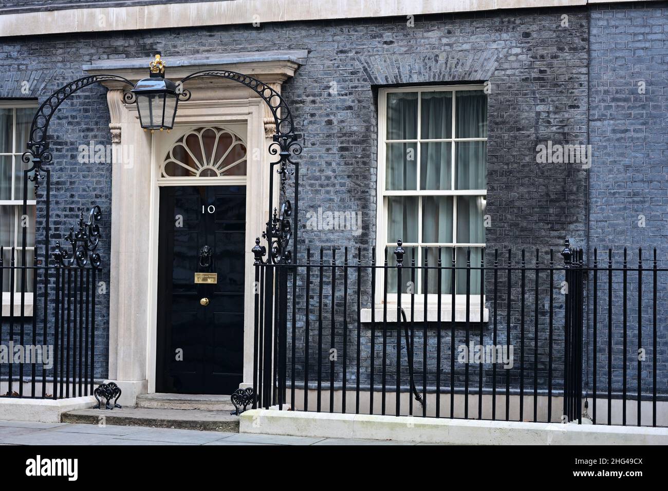 Downing Street, London, UK. 18 January 2022. Front door of 10 Downing Street during weekly cabinet meeting. Credit: Malcolm Park/Alamy Live News. Stock Photo