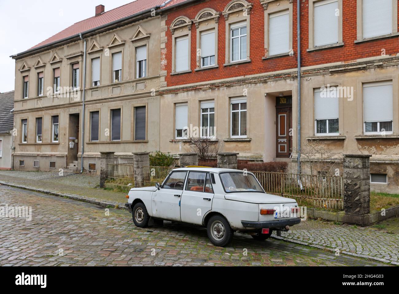 18 January 2022, Saxony-Anhalt, Dessau-Roßlau: A Wartburg 353 stands in a small cobblestone street in the Rosslau district. The former dream car from the VEB Automobilwerk Eisenach is rarely seen on the road anymore. 30 years after production was halted in April 1991, 8361 Wartburgs were registered in Germany, according to the Federal Motor Transport Authority. A good 1.2 million cars of the brand were built between 1955 and 1991. Photo: Jan Woitas/dpa-Zentralbild/dpa Stock Photo
