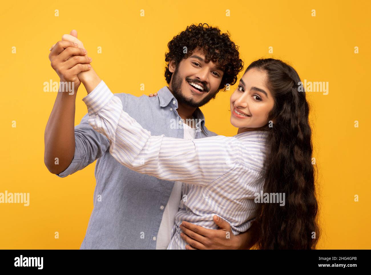 Holding hands indian couple hires stock photography and images Alamy