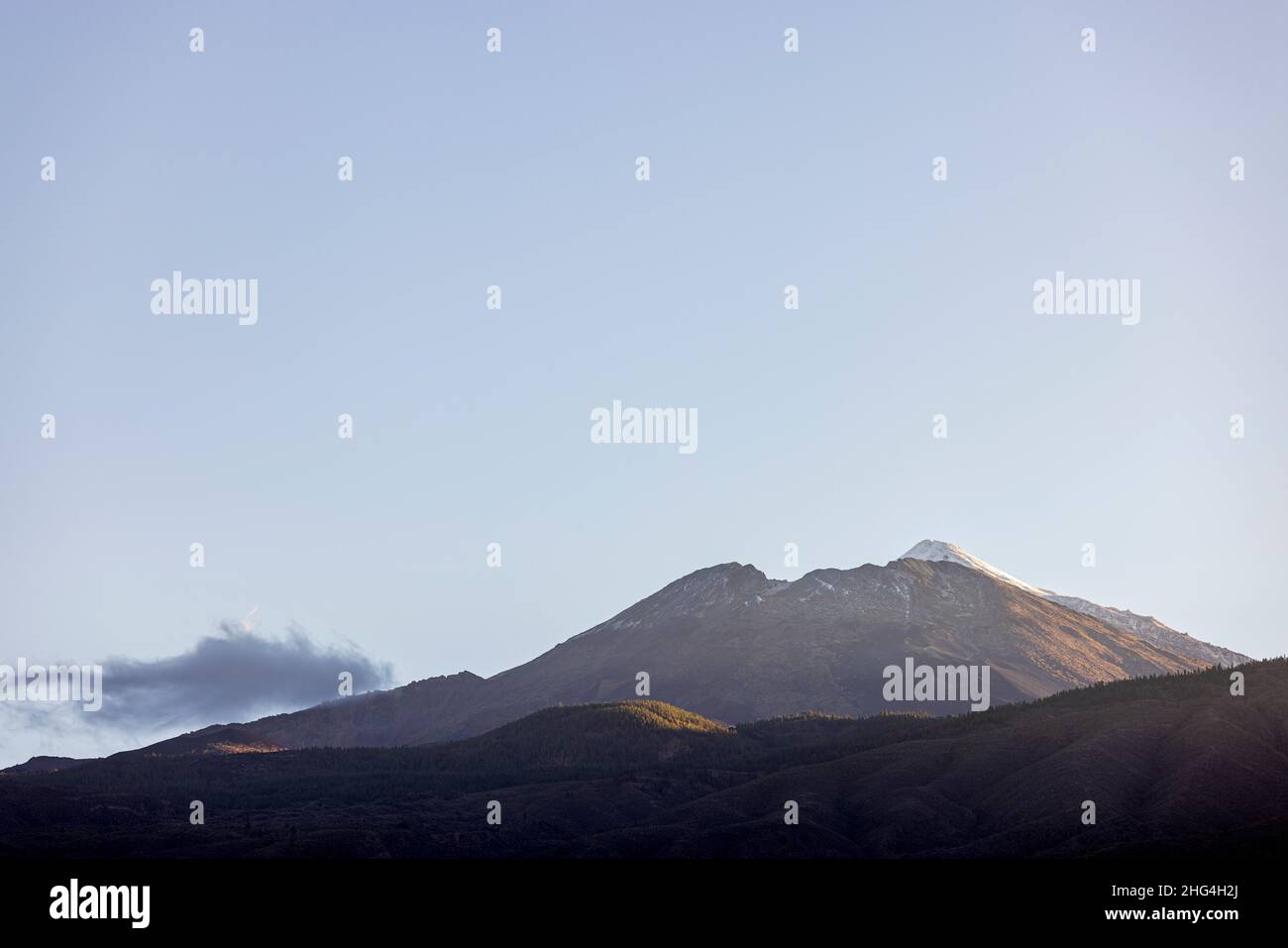 Tenerife, Canary Islands, Spain. 27 November 2021. Mount Teide and the Pico Viejo with the first snow of the season. Stock Photo