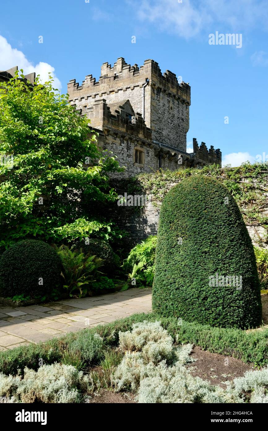 Haddon Hall and Gardens set on the River Wye near Bakewell in Derbyshire a historic Medieval and Tudor hall dating back to the 11th century. Stock Photo