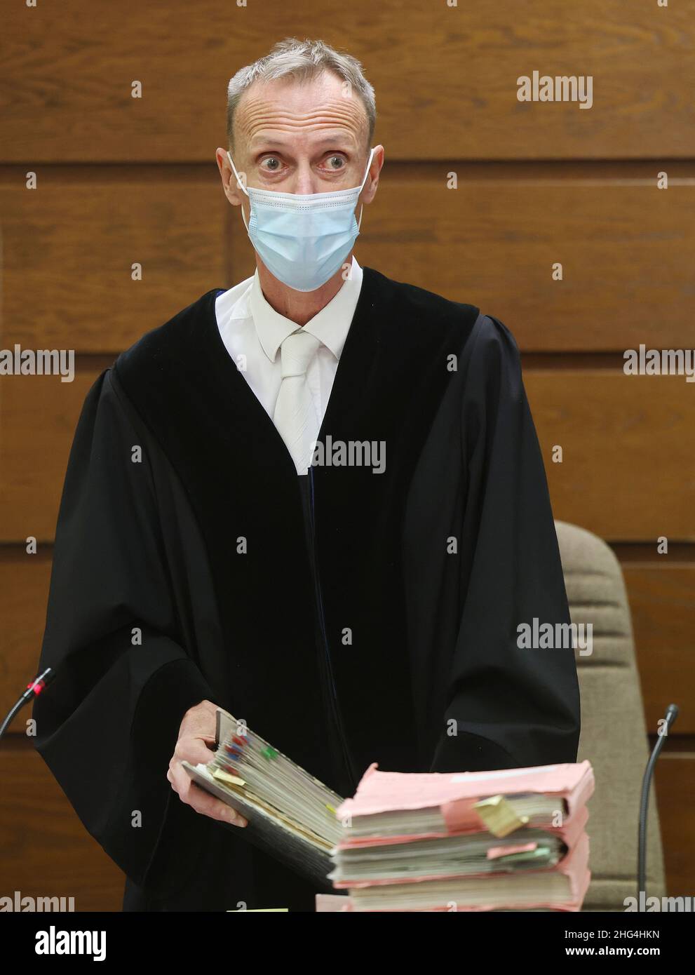 Cologne, Germany. 17th Jan, 2022. Christoph Kaufmann, the presiding judge in the abuse trial, enters the courtroom. Heße, Archbishop of Hamburg, is called to testify in court. In an abuse trial, a priest is accused of child abuse. Heße was involved in the case. Credit: Oliver Berg/dpa/Alamy Live News Stock Photo