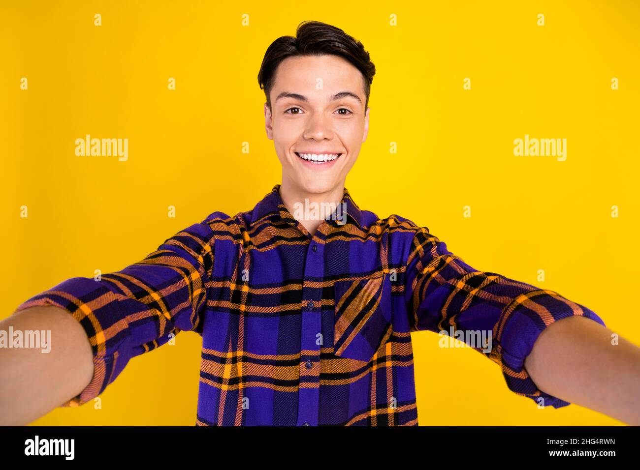 Photo toothy beaming smiling hi-res stock photography and images - Alamy