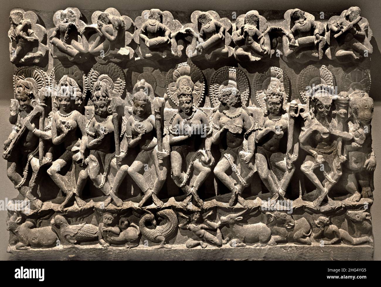 DANCING SAPTAMATRIKA 11th century AD North Central India 43 x 66 cm Sandstone. Panel, lintel of the entrance door of a temple, presents the group of saptamatrika  Brahmani, Saptamatrika - The seven Divine Mother with Vinadhara and Ganesha - Maheshvari, Kaumari, Vaishnavi, Varahi, Indrani and Camunda) accompanied by  Vinadhara, hypostasis of Shiva and Ganesha. Stock Photo