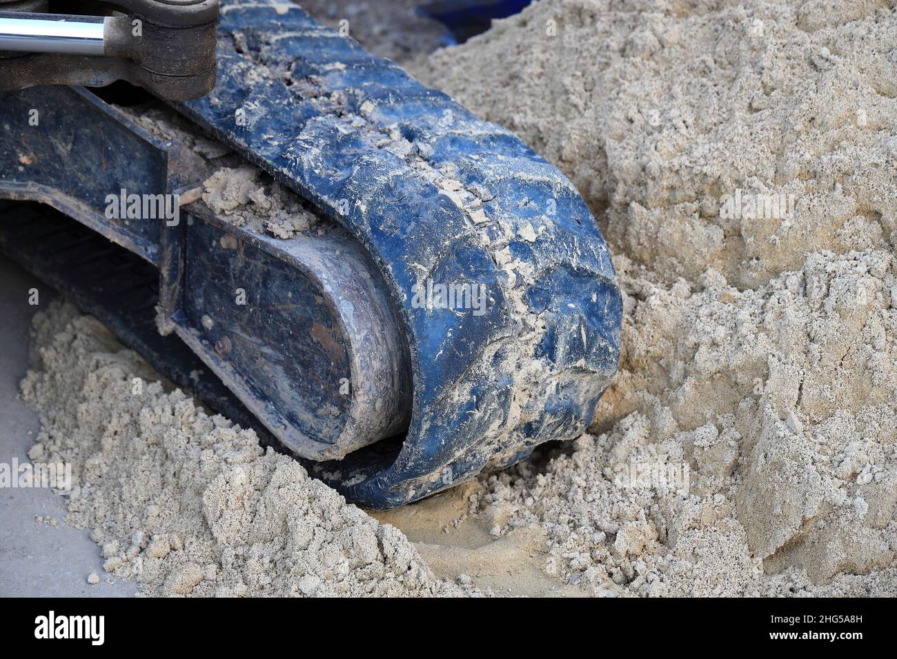 close-up used and dirty Rubber caterpillar bulldozer. Close up Excavator crawler belt in construction site Stock Photo