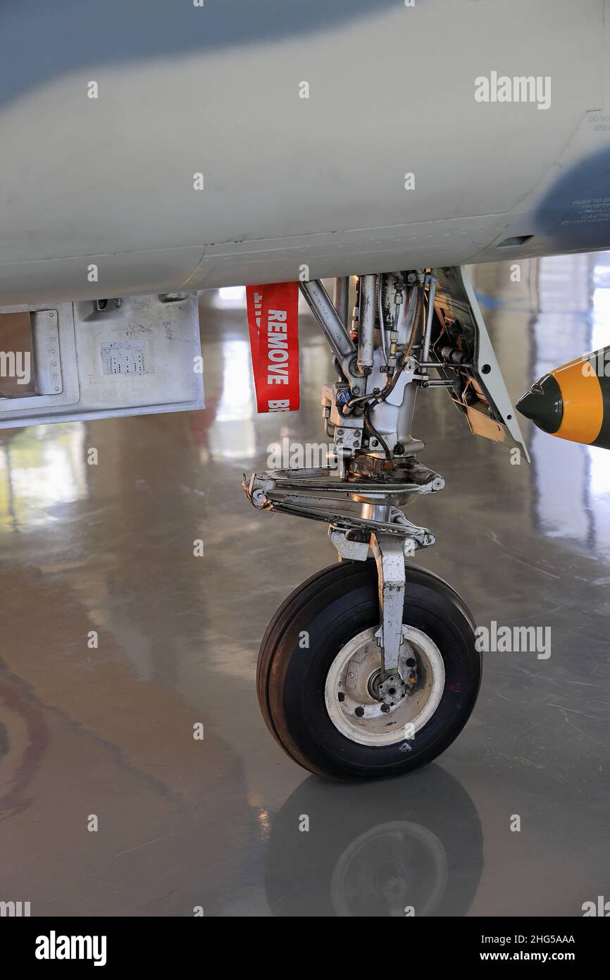 Nose wheel aircraft hires stock photography and images Alamy