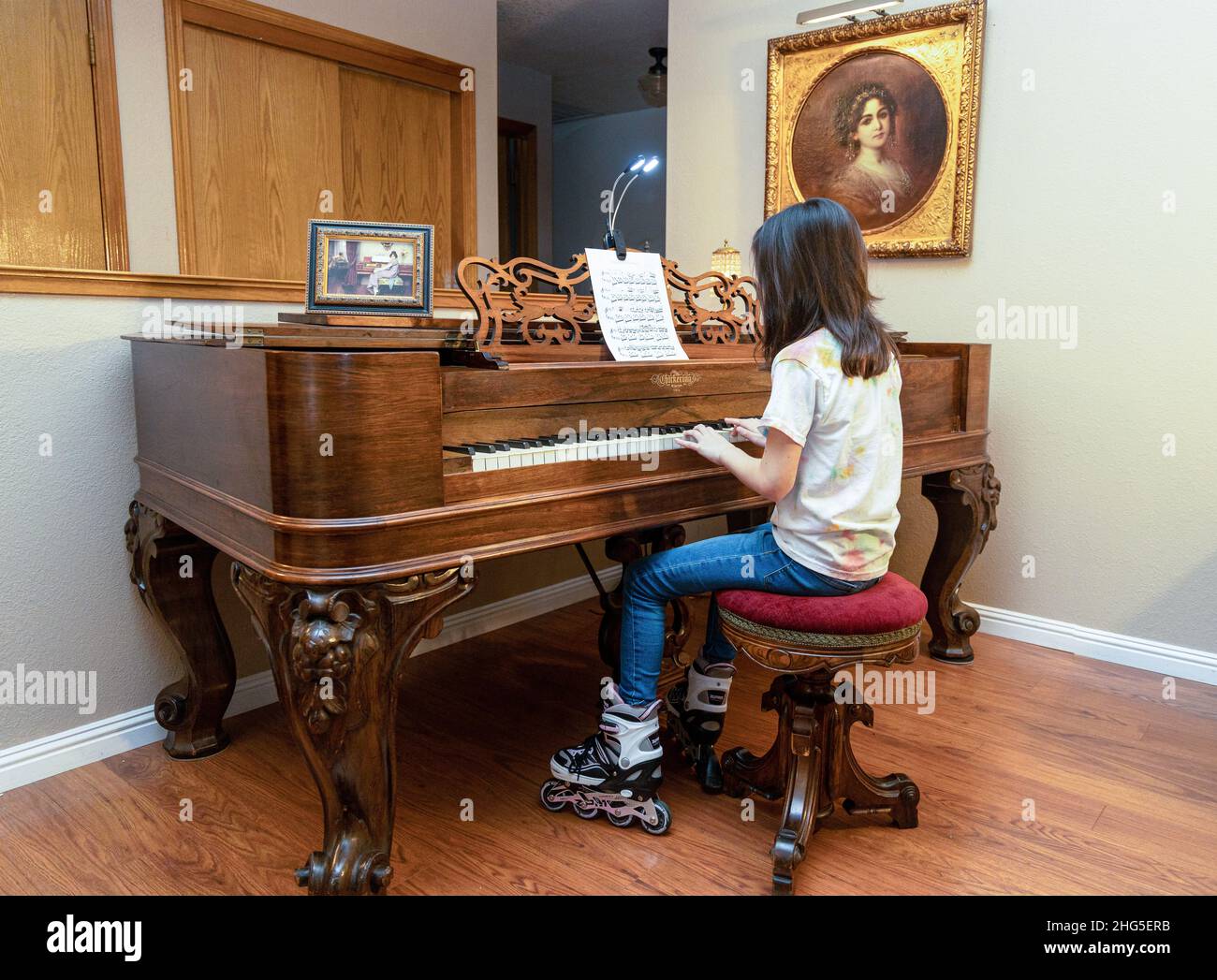 Blue jeans piano lessons hi-res stock photography and images - Alamy