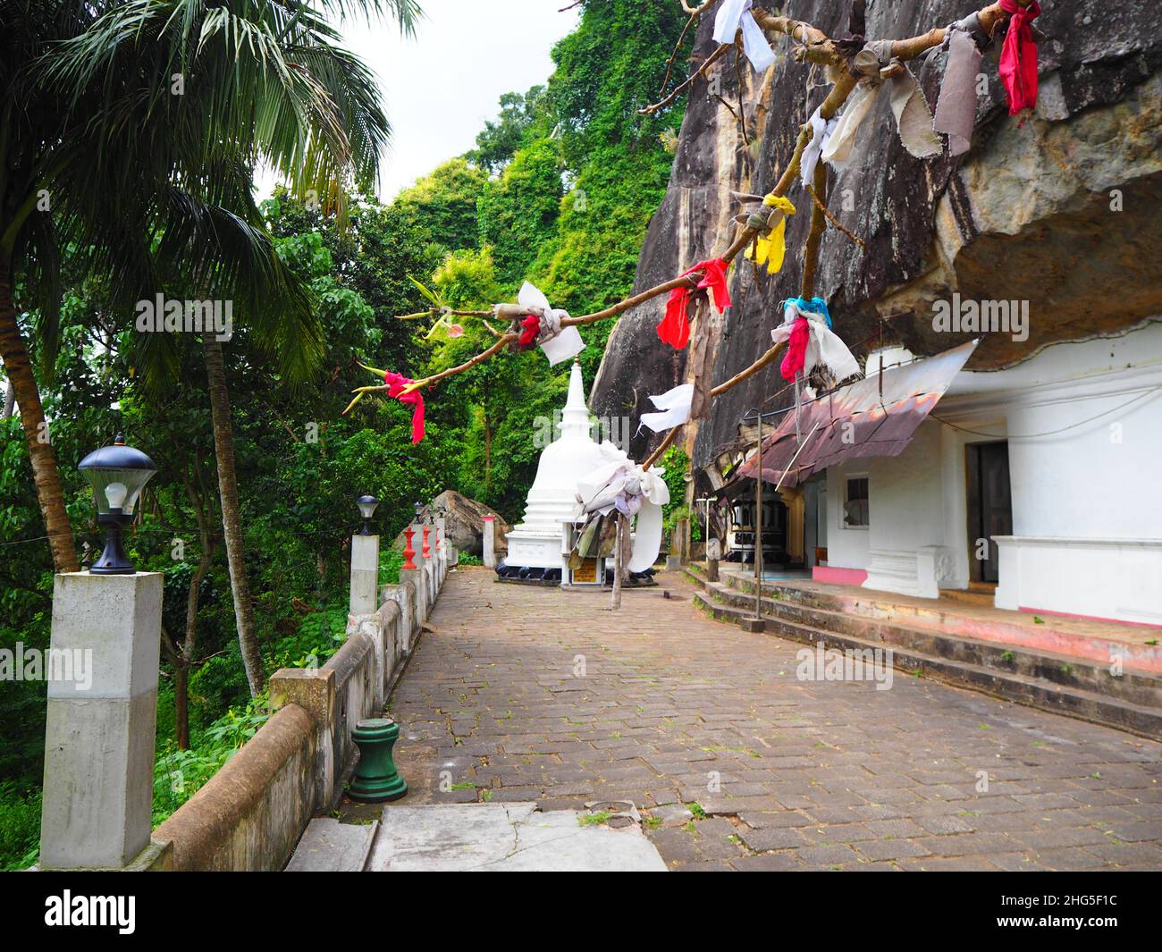 Travel Asia, Temple South East Asia #SriLanka #Asia #aroundtheworld #SouthEastAsia #wanderlust #hinterland #authentic #fernweh #slowtravel #loveasia Stock Photo