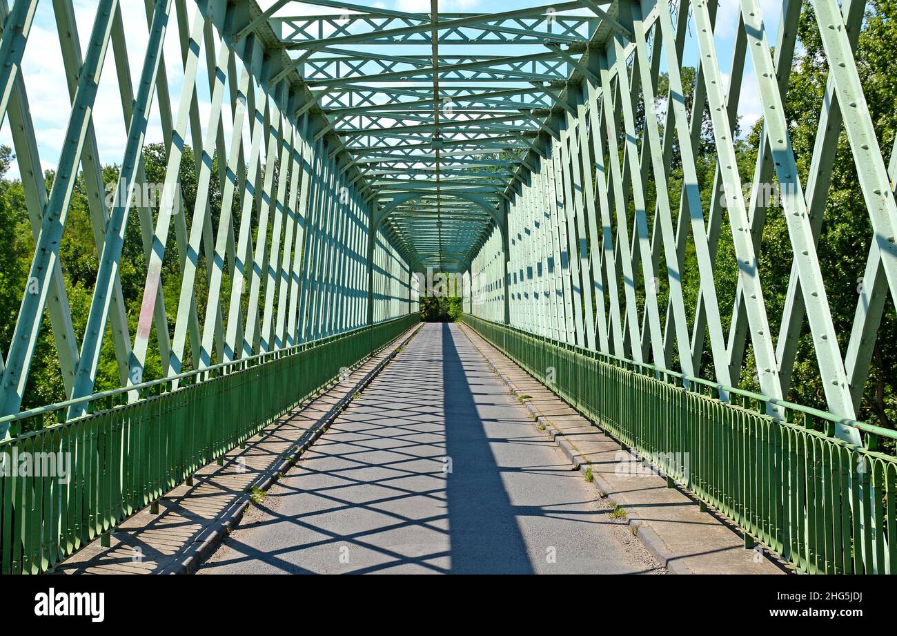 Green iron bridge on Allier river, Dallet, Puy de Dome, Auvergne, Massif Central, France Stock Photo