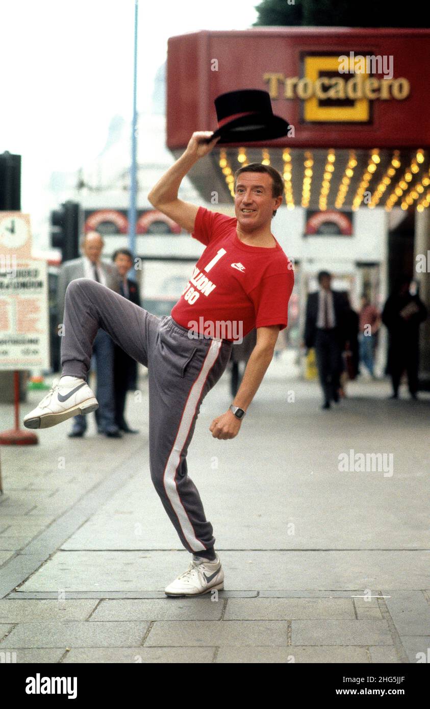 Roy Castle ready to nreak the record for tap dancing with one millions
