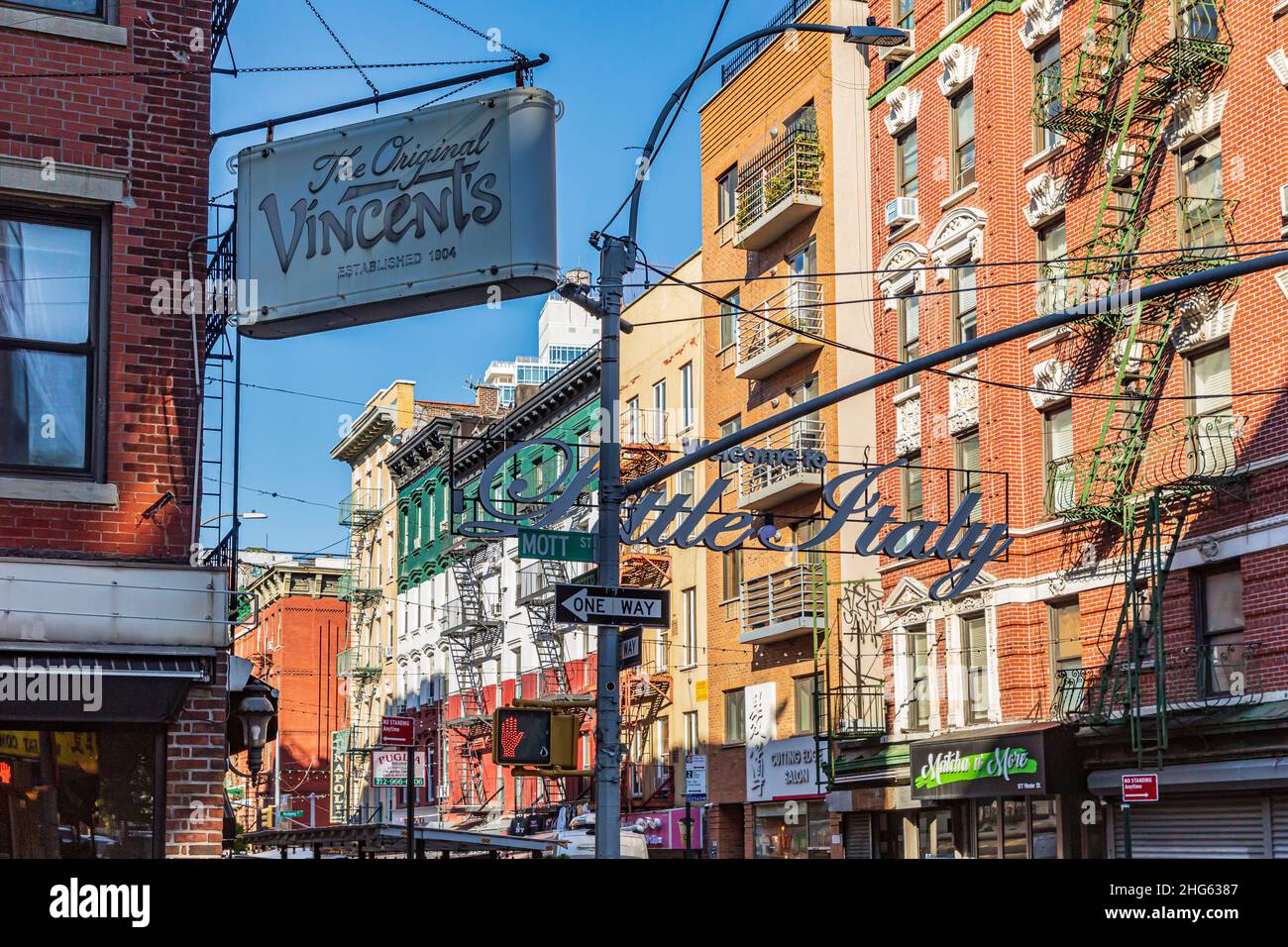 Little Italy Manhattan New York City New York USA November 3 2021   Little Italy Manhattan New York City New York Usa November 3 2021 Street Scene In Little Italy 2HG6387 