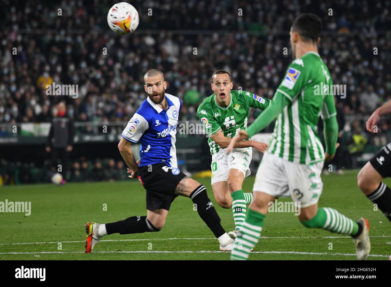 SEVILLE, SPAIN - JANUARY 18: Sergio Canales #10 of Real Betis scores a goal during the La Liga match between Real Betis and Alavés at Benito Villamarín Stadium on January 18, 2022 in Seville, Spain. (Photo by Sara Aribó/PxImages) Stock Photo