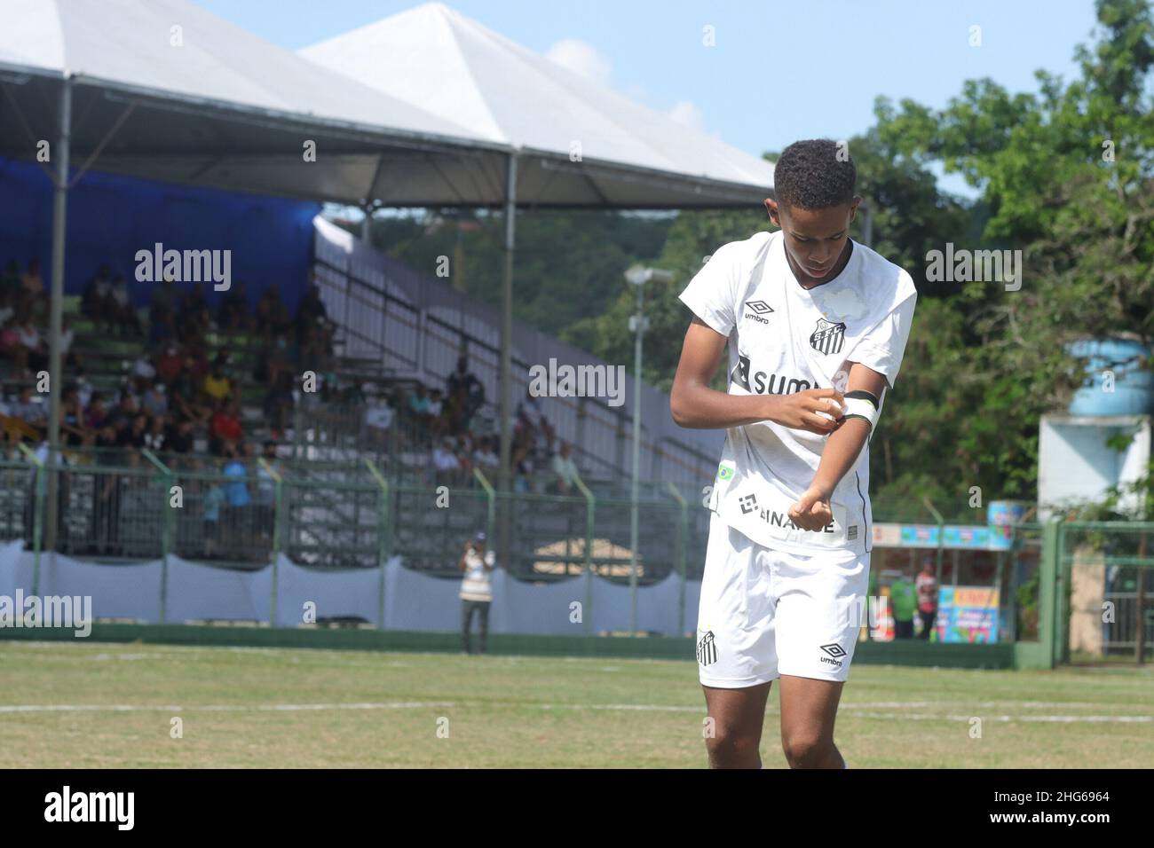 Votorantim, Sao Paulo, Brasil. 18th Jan, 2022. (SPO) Votorantim U15 Soccer Cup: Santos vs Palmeiras. January 18, 2022, Votorantim, Sao Paulo, Brazil: Soccer match valid for the quarterfinals between Santos and Palmeiras for the U-15 Votorantim Soccer Cup. The match ended in the 32nd minute of the second half when Santos was winning 2-1, Palmeiras fans ended up destroying a gate that gave access to the place where Santos fans were watching the game. After a confrontation with the police, the match was ended by the referee and the police asked the referee to stop the match at Domenico Paolo Me Stock Photo