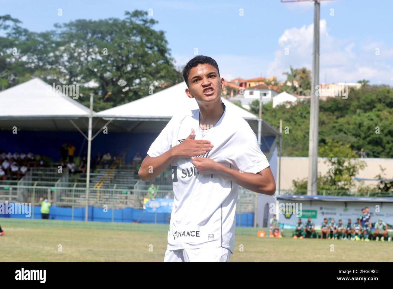 Votorantim, Sao Paulo, Brasil. 18th Jan, 2022. (SPO) Votorantim U15 Soccer Cup: Santos vs Palmeiras. January 18, 2022, Votorantim, Sao Paulo, Brazil: Soccer match valid for the quarterfinals between Santos and Palmeiras for the U-15 Votorantim Soccer Cup. The match ended in the 32nd minute of the second half when Santos was winning 2-1, Palmeiras fans ended up destroying a gate that gave access to the place where Santos fans were watching the game. After a confrontation with the police, the match was ended by the referee and the police asked the referee to stop the match at Domenico Paolo Me Stock Photo