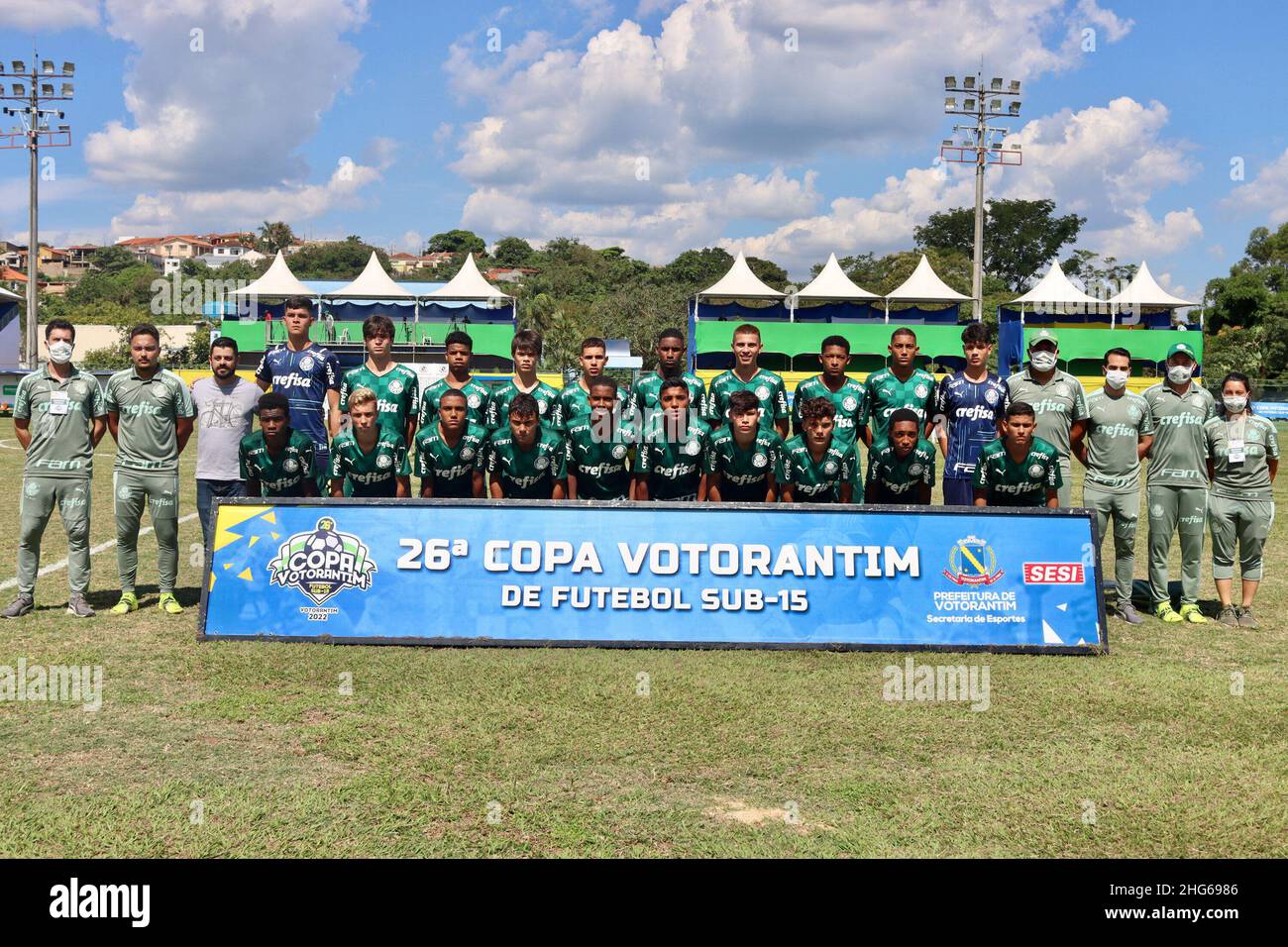 Votorantim, Sao Paulo, Brasil. 18th Jan, 2022. (SPO) Votorantim U15 Soccer Cup: Santos vs Palmeiras. January 18, 2022, Votorantim, Sao Paulo, Brazil: Soccer match valid for the quarterfinals between Santos and Palmeiras for the U-15 Votorantim Soccer Cup. The match ended in the 32nd minute of the second half when Santos was winning 2-1, Palmeiras fans ended up destroying a gate that gave access to the place where Santos fans were watching the game. After a confrontation with the police, the match was ended by the referee and the police asked the referee to stop the match at Domenico Paolo Me Stock Photo