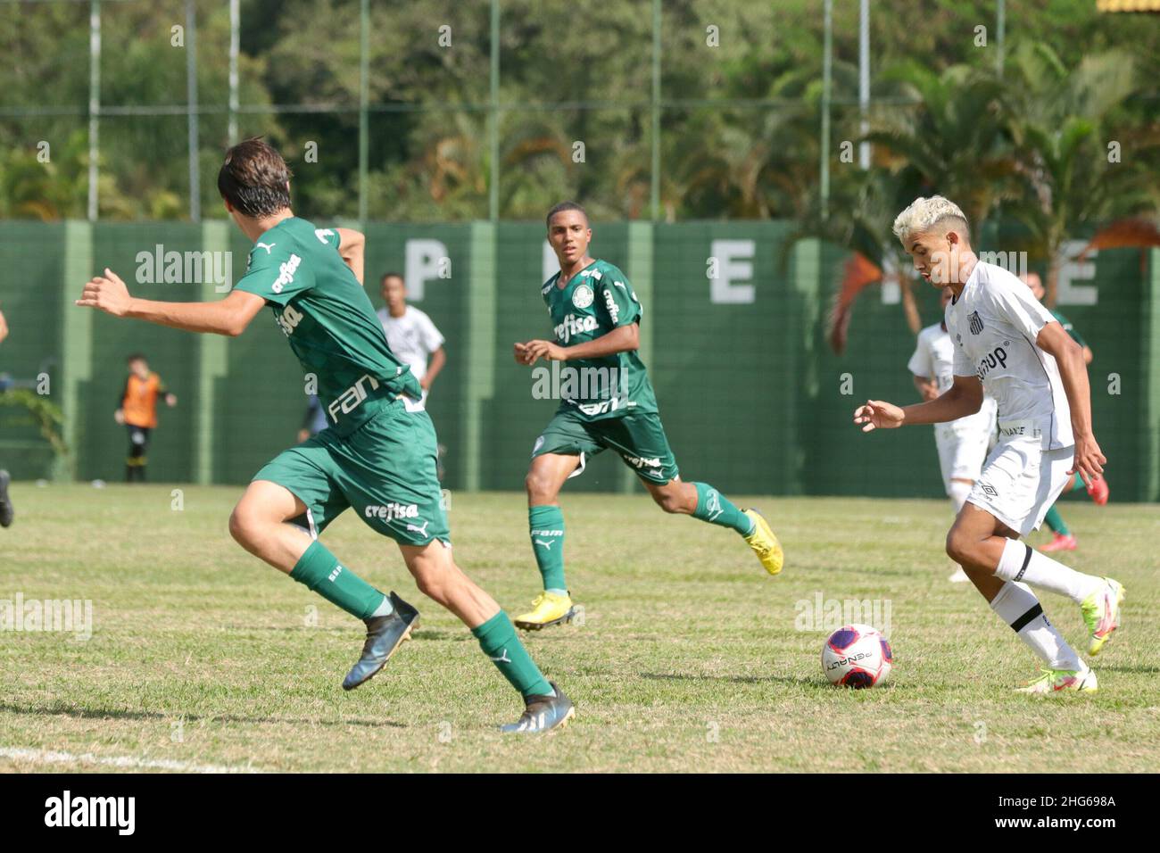 Votorantim, Sao Paulo, Brasil. 18th Jan, 2022. (SPO) Votorantim U15 Soccer Cup: Santos vs Palmeiras. January 18, 2022, Votorantim, Sao Paulo, Brazil: Soccer match valid for the quarterfinals between Santos and Palmeiras for the U-15 Votorantim Soccer Cup. The match ended in the 32nd minute of the second half when Santos was winning 2-1, Palmeiras fans ended up destroying a gate that gave access to the place where Santos fans were watching the game. After a confrontation with the police, the match was ended by the referee and the police asked the referee to stop the match at Domenico Paolo Me Stock Photo