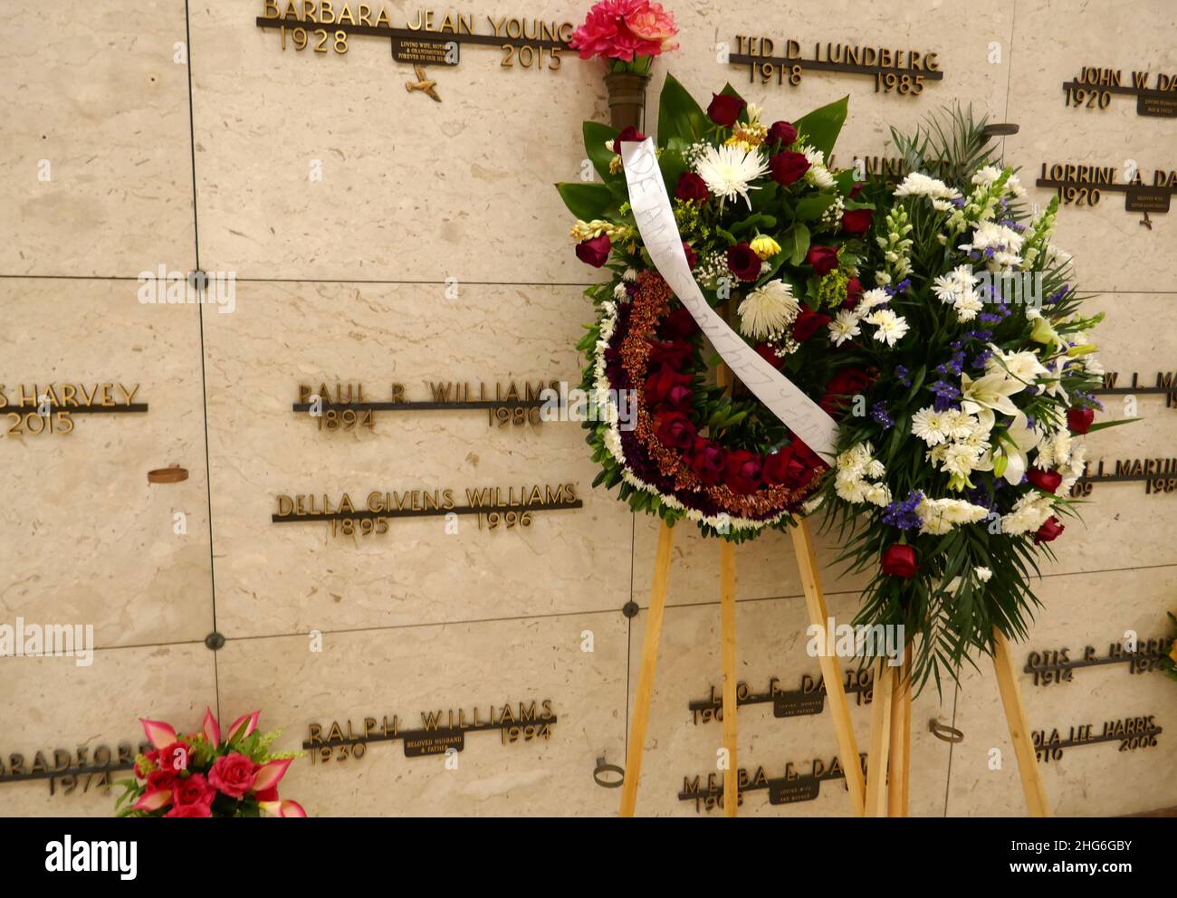 Lucille ball and desi arnaz hi-res stock photography and images - Page 2 -  Alamy, image size:1300x992