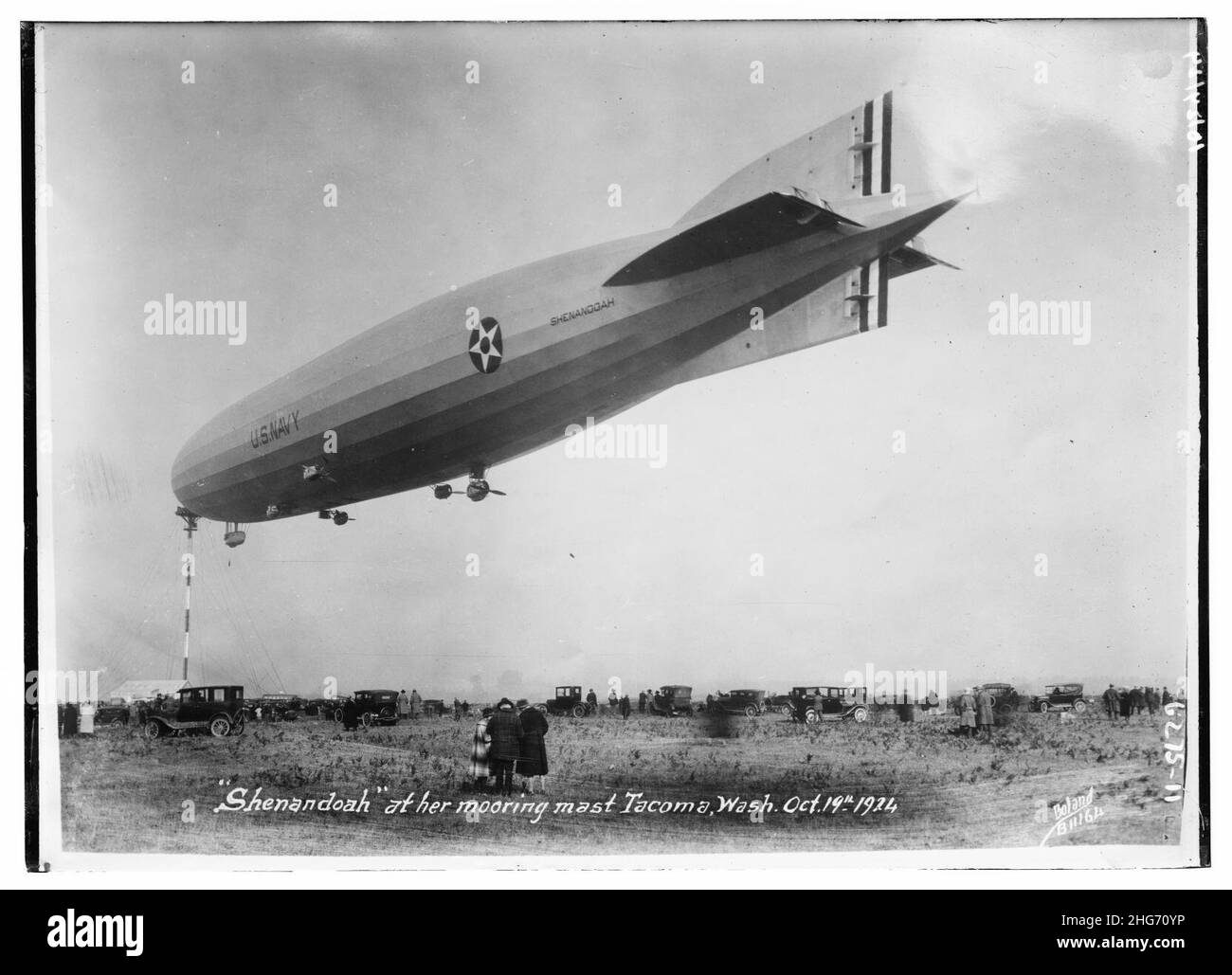 SHENANDOAH at her mooring mast Tacoma, Wash. Oct. 19th, 1924, blimp ...