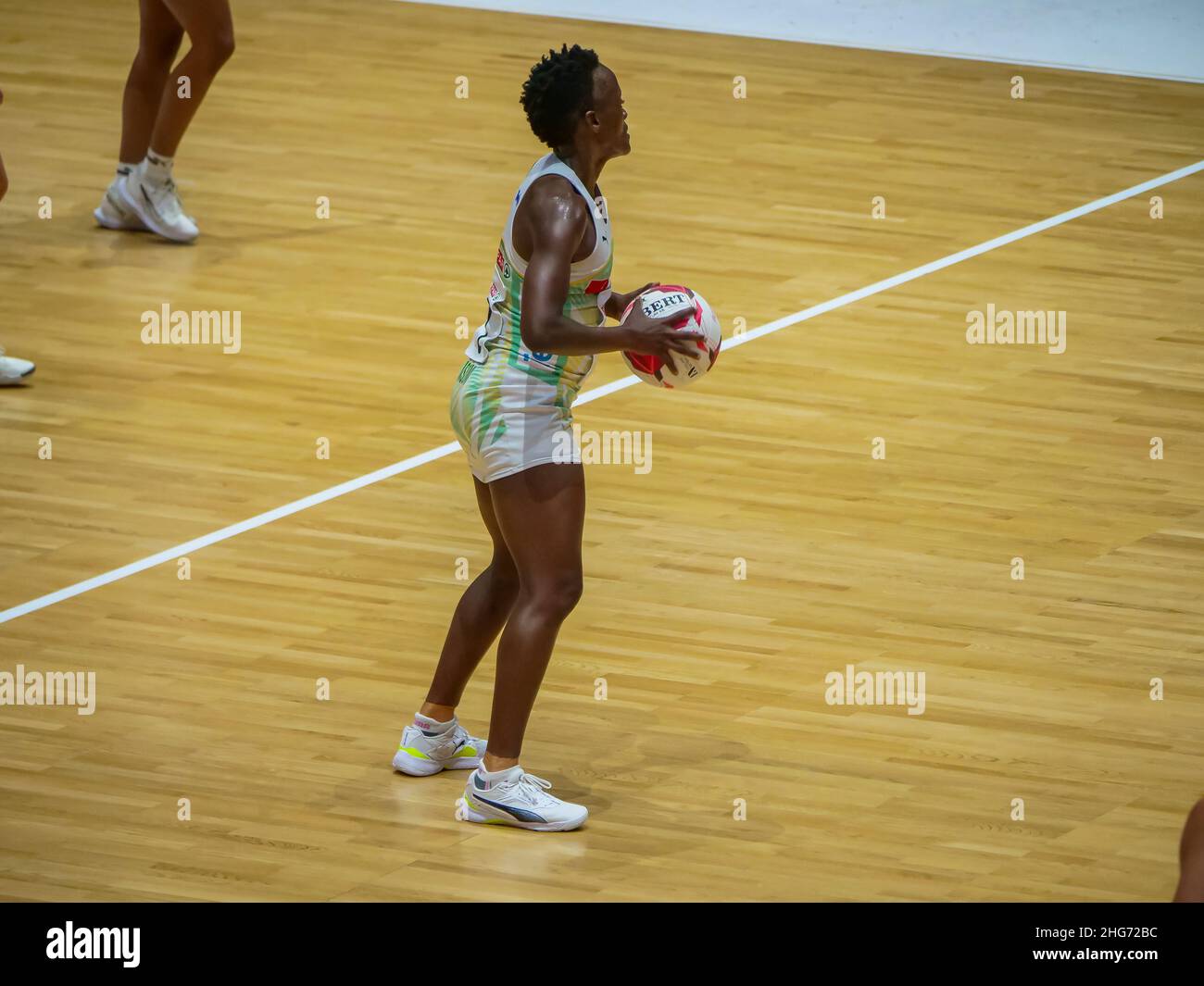 London, UK. 18th Jan, 2022. Copper Box Arena, London, 18th January 2022 Bongiwe Msomi (C - South Africa Proteas) looks for the pass in the match between Proteas (South Africa) and Silver Ferns (New Zealand) in the Quad Series at the Copper Box Arena, London on 18th January 2022 Claire Jeffrey/SPP Credit: SPP Sport Press Photo. /Alamy Live News Stock Photo