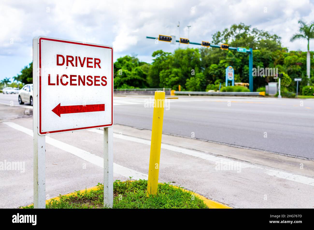 Naples, Florida downtown street empty road with roadside sign signpost for directions to driver license office for renewal or people who relocated Stock Photo