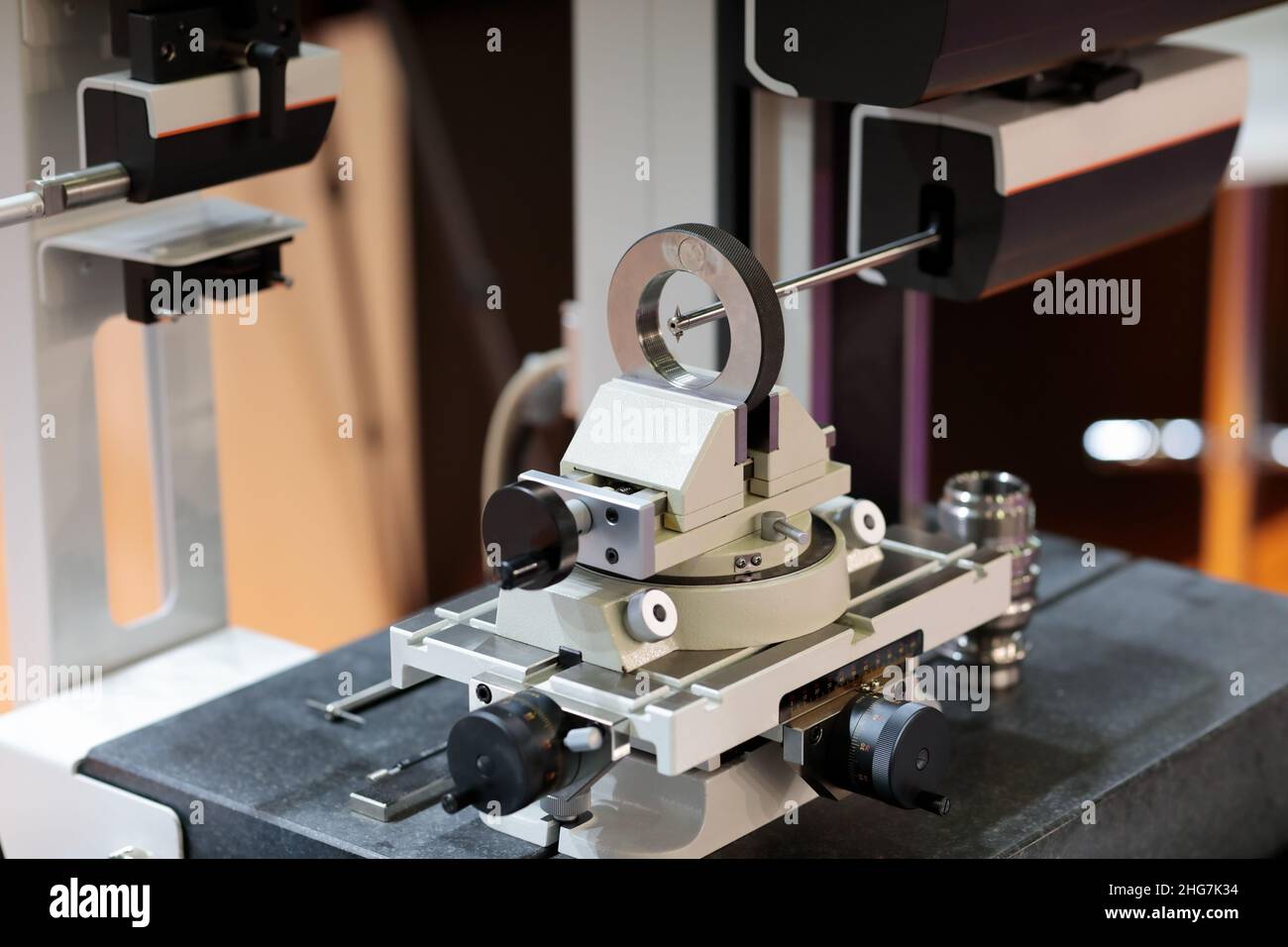 Surface roughness and contour measuring process with hybrid measuring