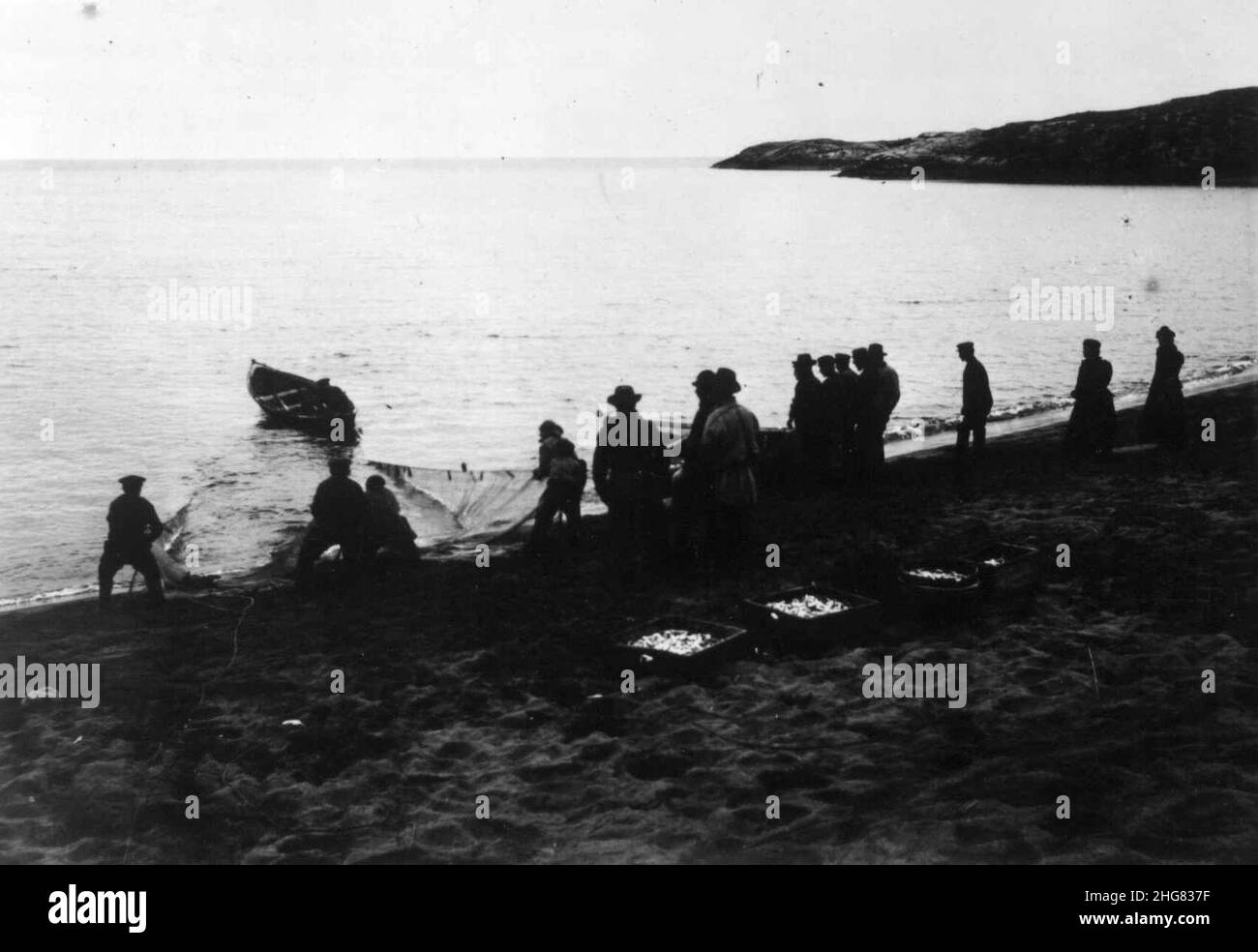 Sildefiske, ved Grense Jakobselv, Sør-Varanger, Finnmark, antatt 1900-10 Stock Photo