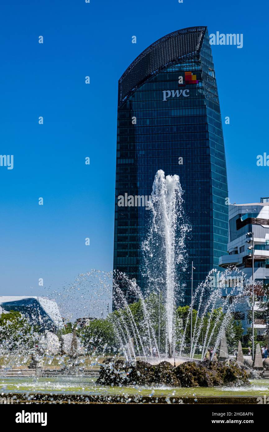 Libeskind Tower or PwC Tower, Il Curvo, one of the modern skyscrapers in Porta Nuovo district, seen over a fountain. Stock Photo