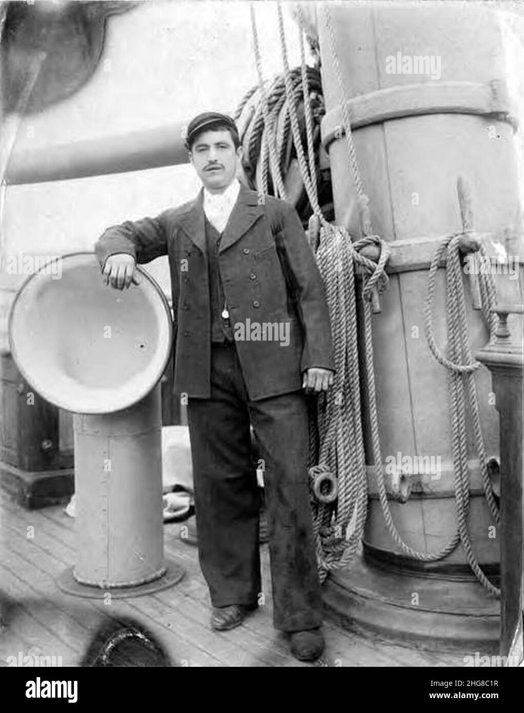 Single crew member standing on deck of unidentified ship, Washington, ca 1900 (HESTER 713). Stock Photo