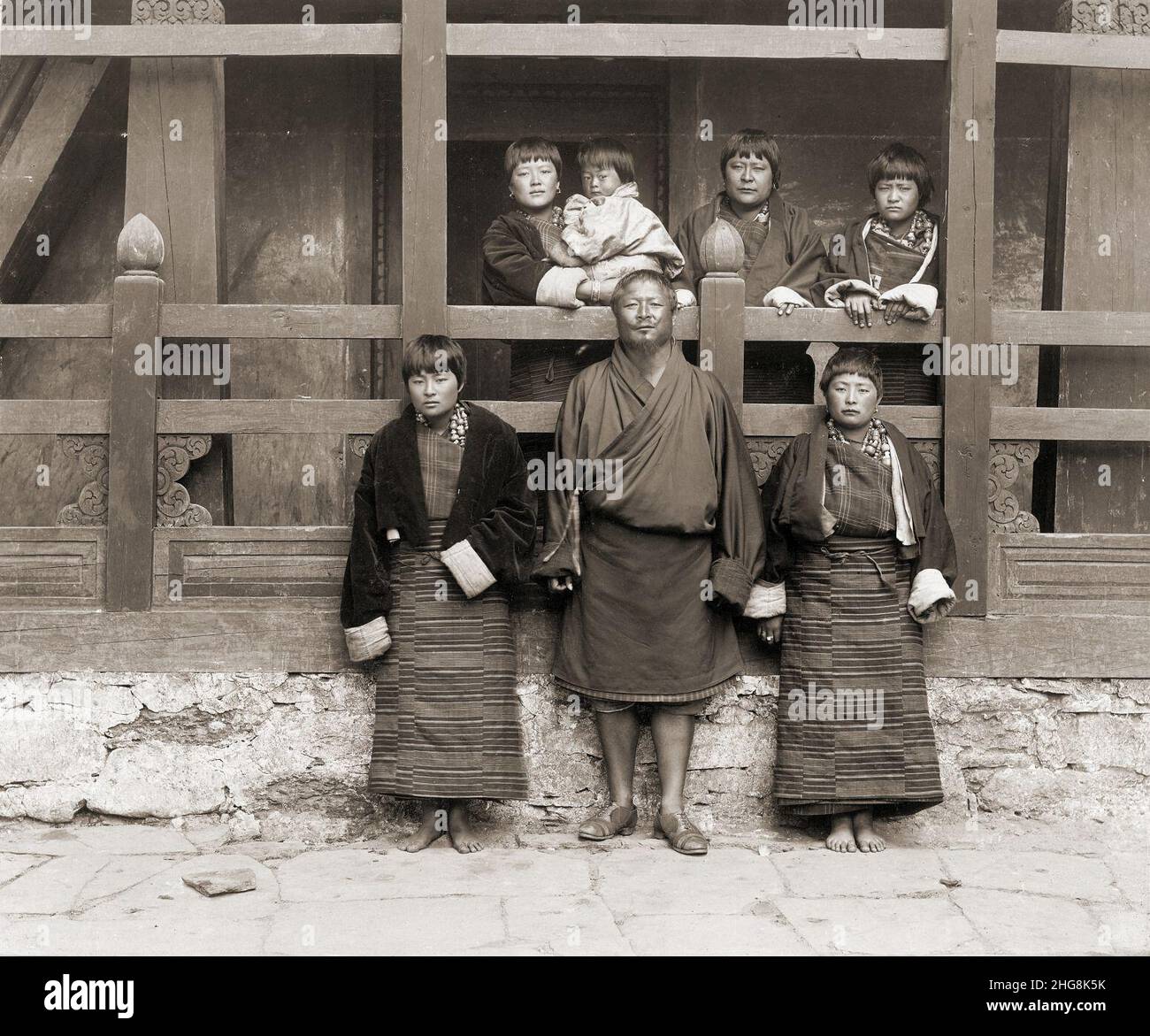 FileSir Ugyen Wangchuck And His Family, Wikipedia, 49 OFF
