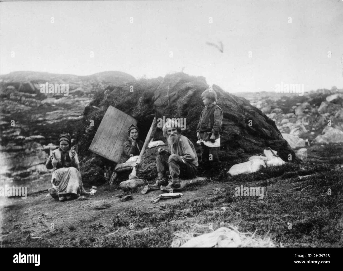 Skoltesamer utenfor gamme. Sør-Varanger, Finnmark, ca. 1900 Stock Photo