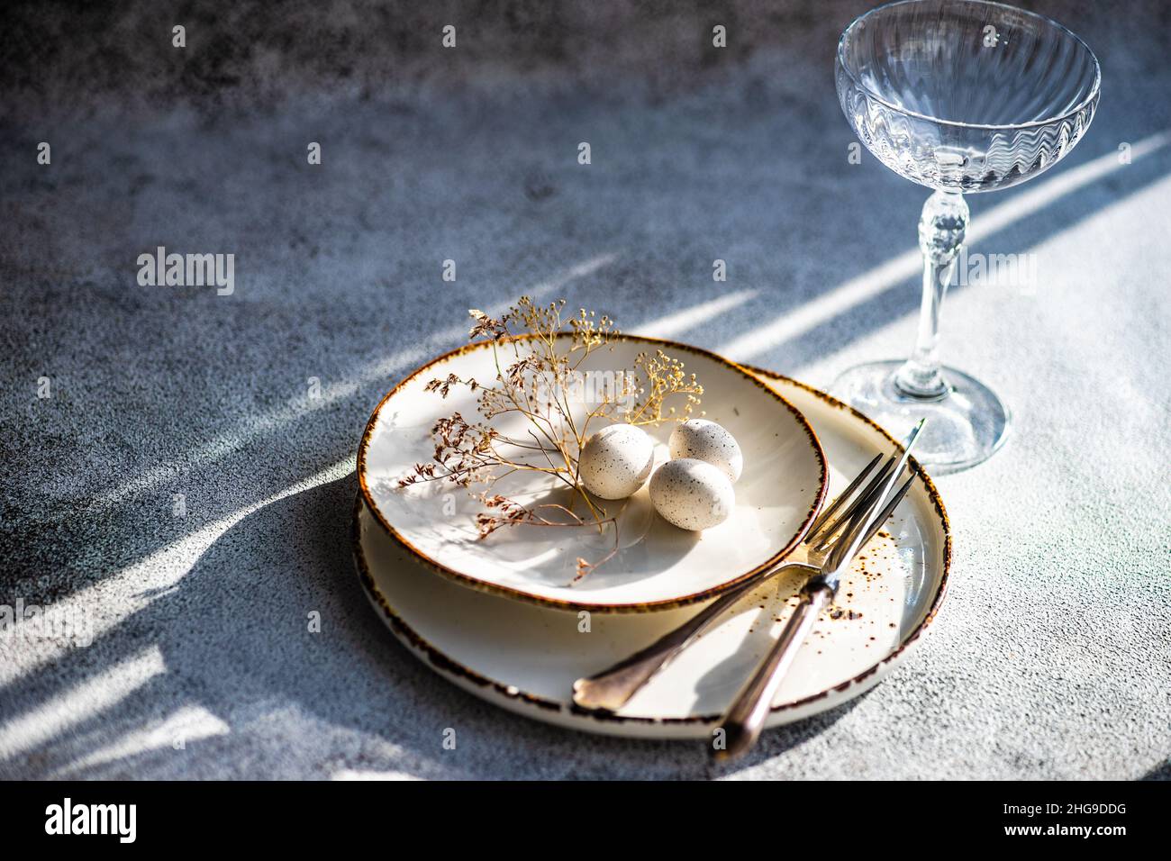 Easter place setting with eggs and dried flowers on a table Stock Photo