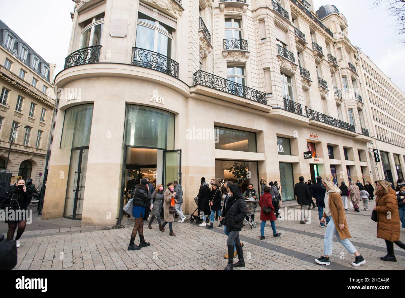 Champs elysees neighborhood hi-res stock photography and images - Alamy