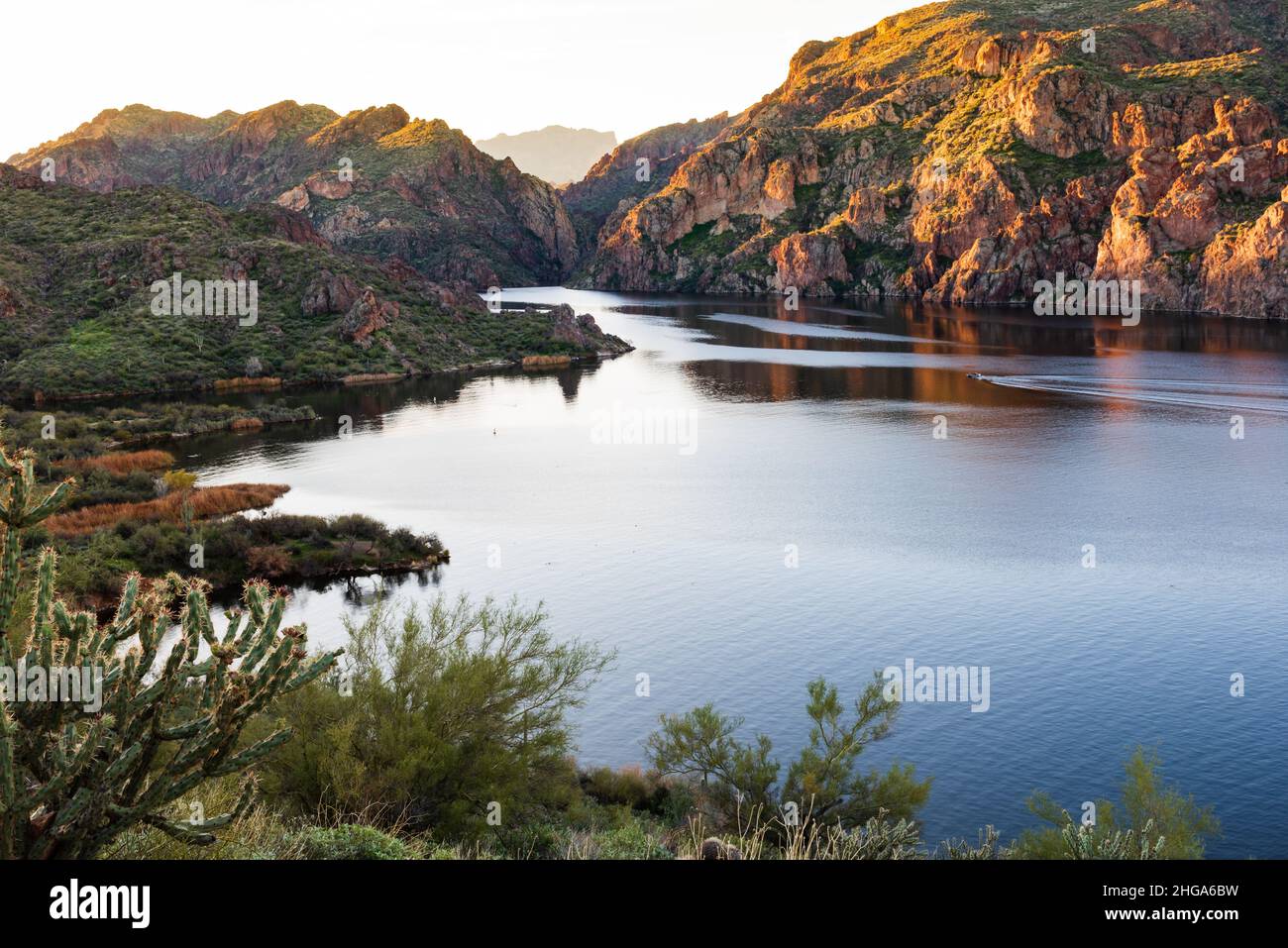 Early morning view of Saguaro Lake at Tonto National Forest near ...