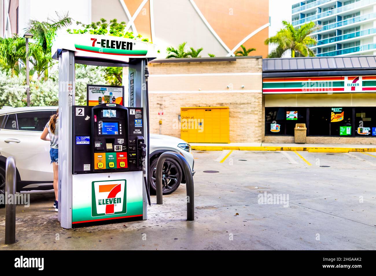 Gas Stations Open Christmas Day 2022 02740 7 Eleven Petrol Station High Resolution Stock Photography And Images - Alamy