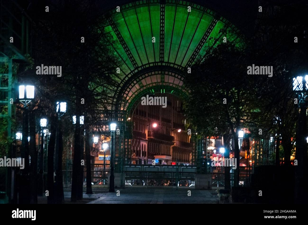 Fan shaped glass awning hires stock photography and images Alamy