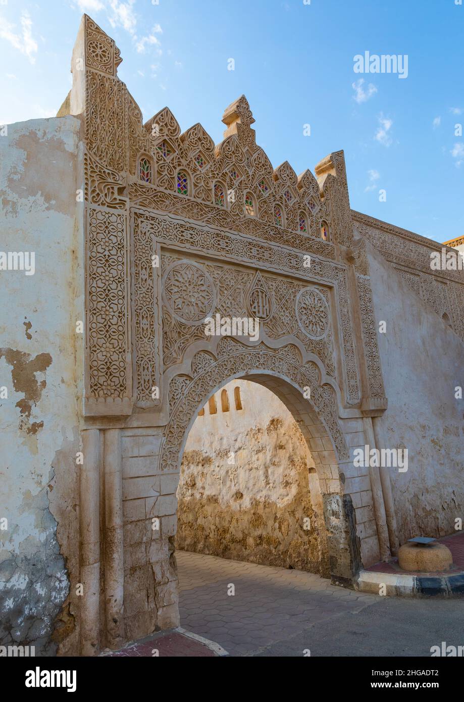 Doorway gypsum decoration of Ahmed Munawar Refa house, Jazan Province, Farasan, Saudi Arabia Stock Photo