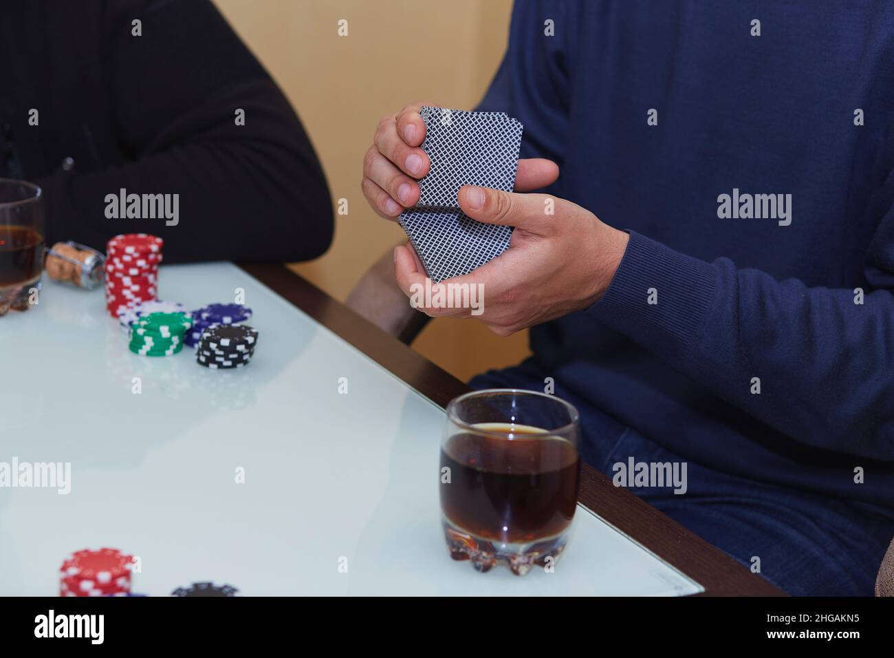 Shuffle cards hi-res stock photography and images - Alamy