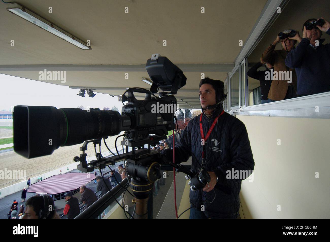 Vinovo, Italy 14/11/2005: Hippodrome, video camera workers. ©Andrea  Sabbadini Stock Photo - Alamy