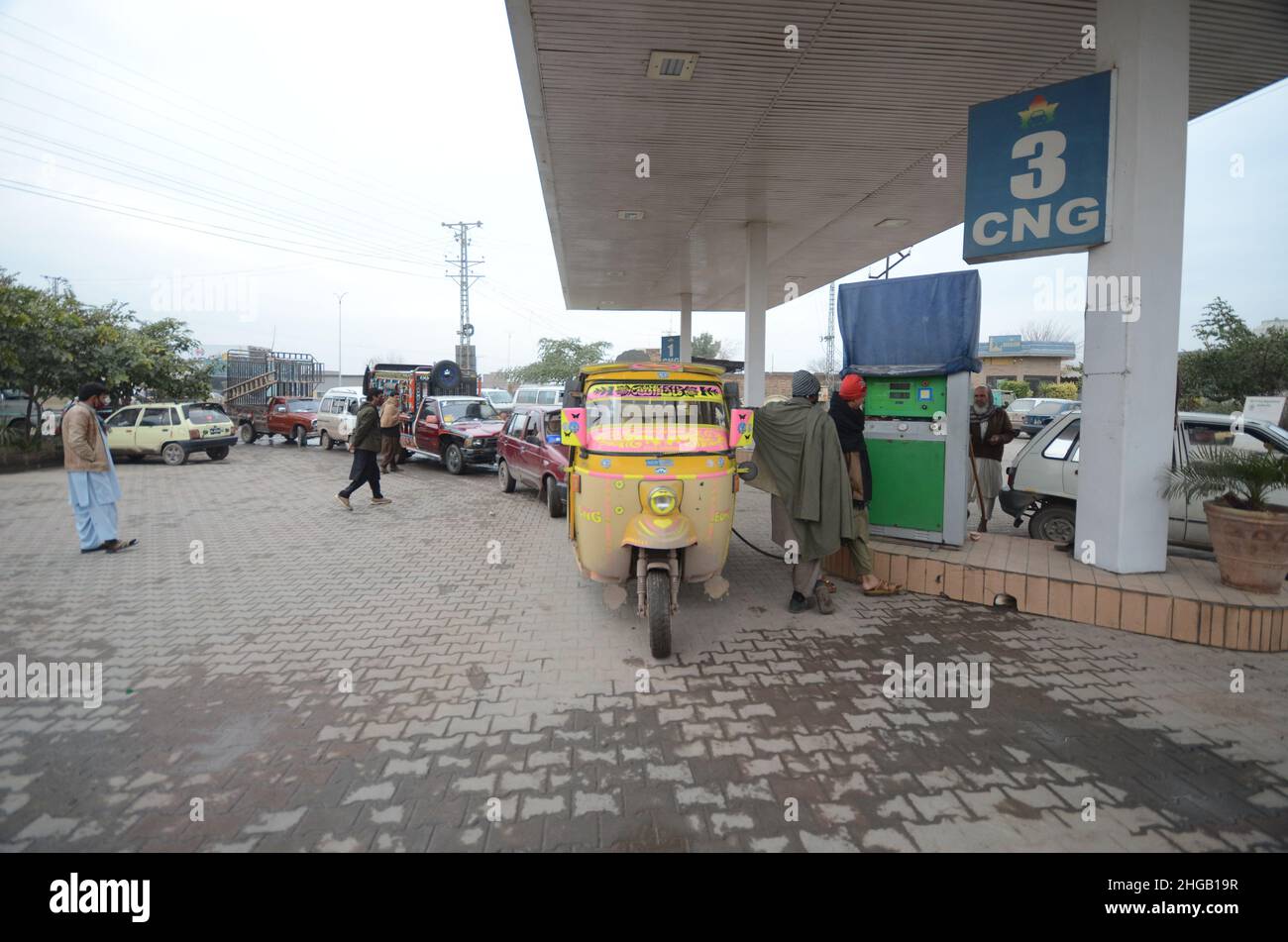 Vehicles queue for CNG in Peshawar