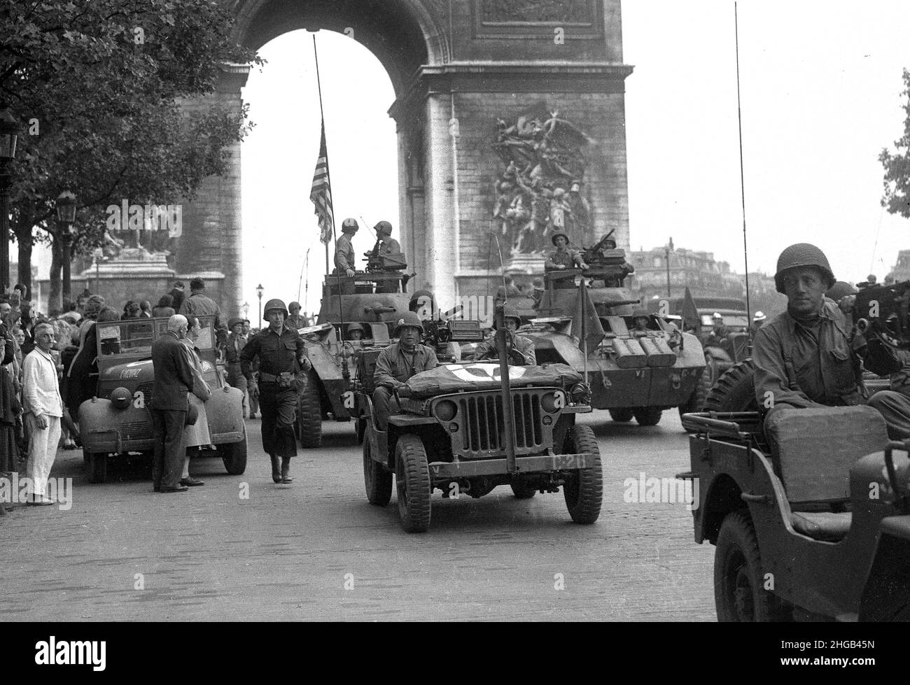 France World War Two. American soldiers of the 2nd armoured division driving through the Arc de Triomphe on the Champs-Elysees during the liberation of Paris France August 1944. LARGER FILES AVAILABLE ON REQUEST Stock Photo