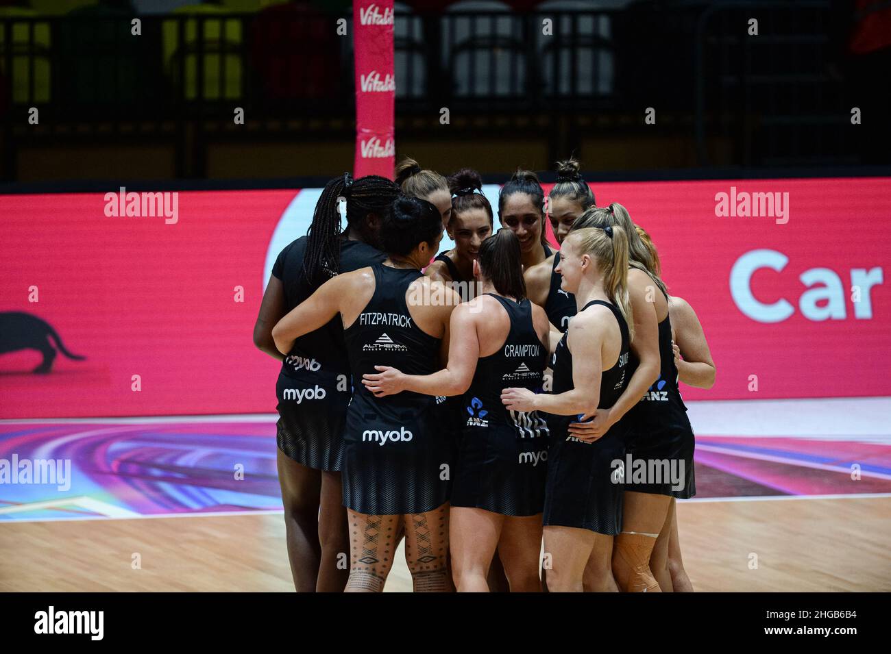 Net Huddle England netball team huddle hi-res stock photography and images - Alamy
