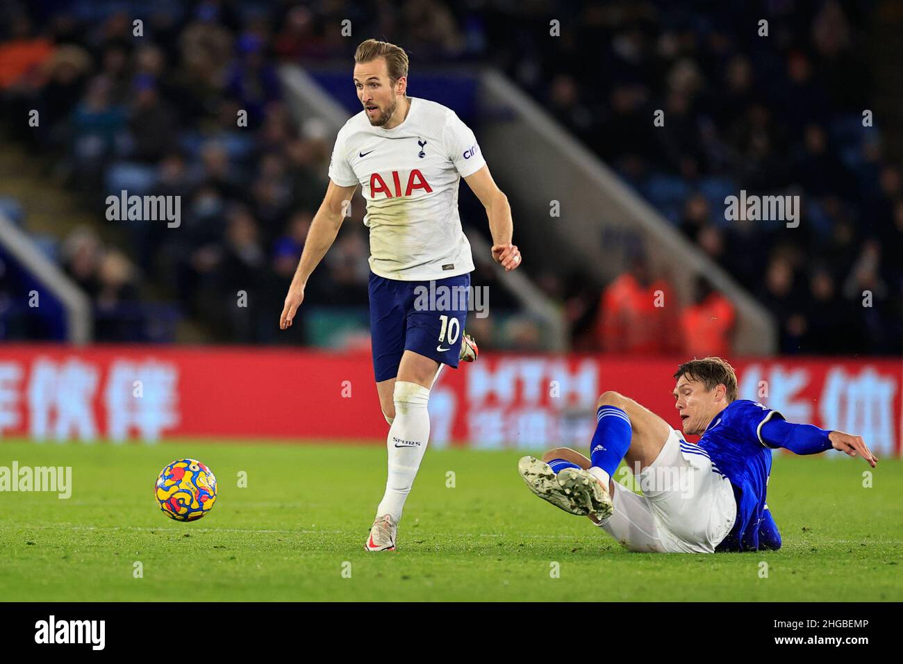 Harry Kane #10 of Tottenham Hotspur evades a challenge from Jannik Vestergaard #23 of Leicester City Stock Photo