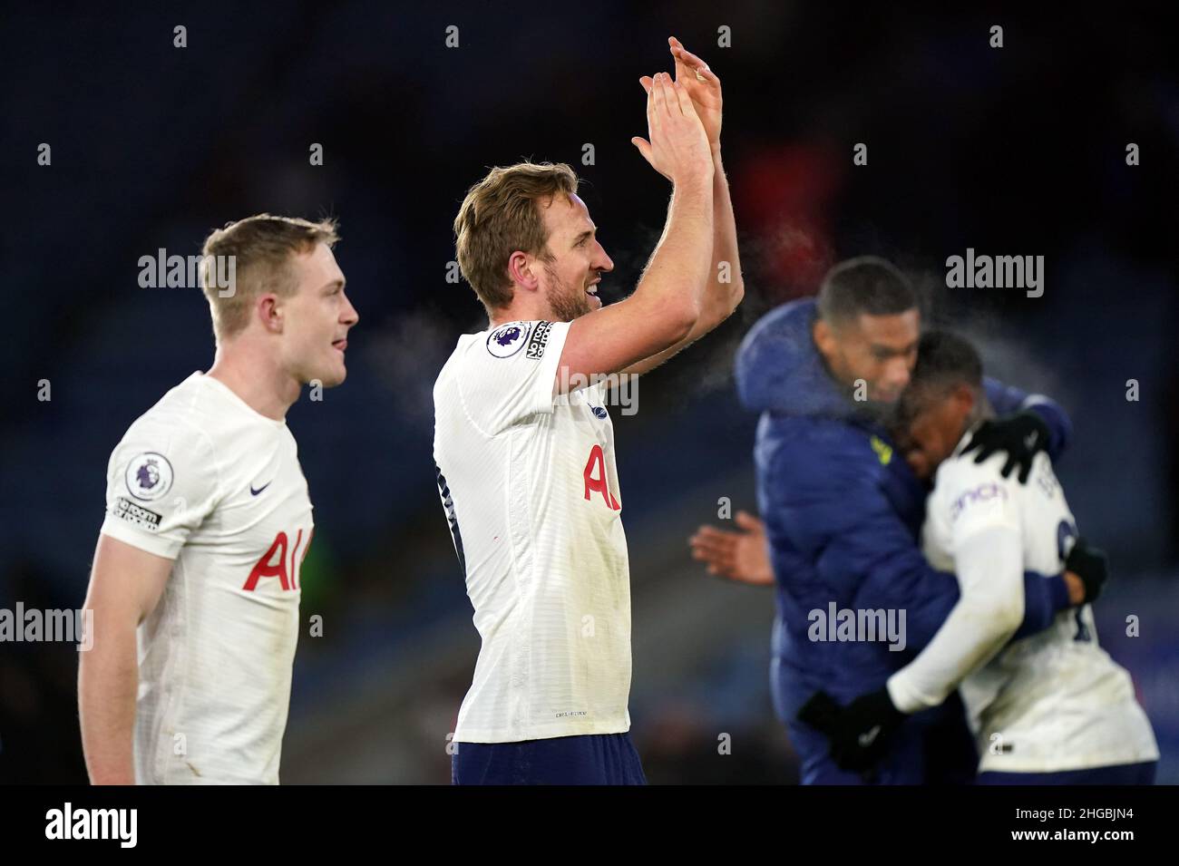 Tottenham Hotspur's Harry Kane applauds the fans after the Premier League match at the King Power Stadium, Leicester. Picture date: Wednesday January 19, 2022. Stock Photo