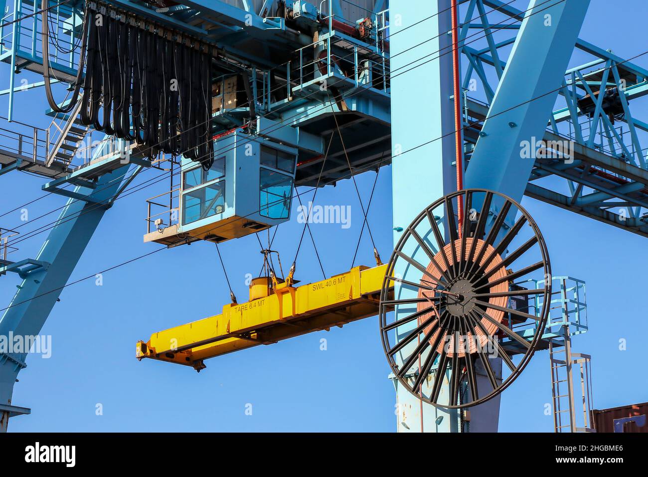 https://c8.alamy.com/comp/2HGBME6/gantry-crane-and-cable-reel-in-docklands-motorized-industrial-equipment-used-to-lift-heavy-shipping-containers-at-port-blue-sky-dublin-ireland-2HGBME6.jpg