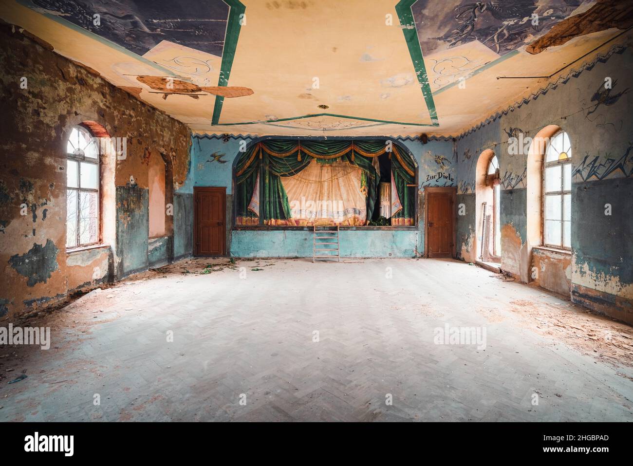 Abandoned theatre podium hi-res stock photography and images - Alamy