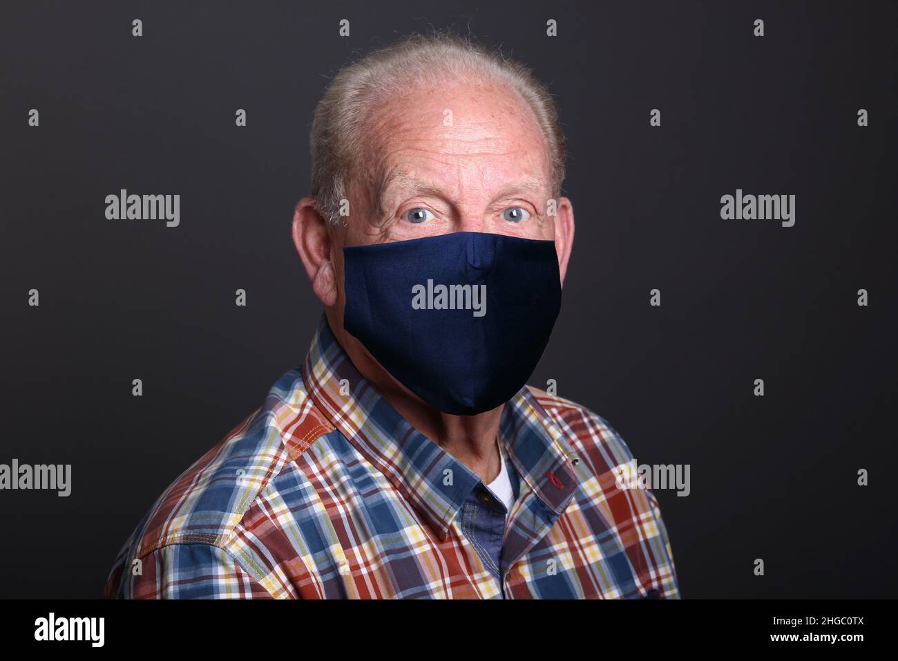 Doctor in ffp2 mask hi-res stock photography and images - Alamy