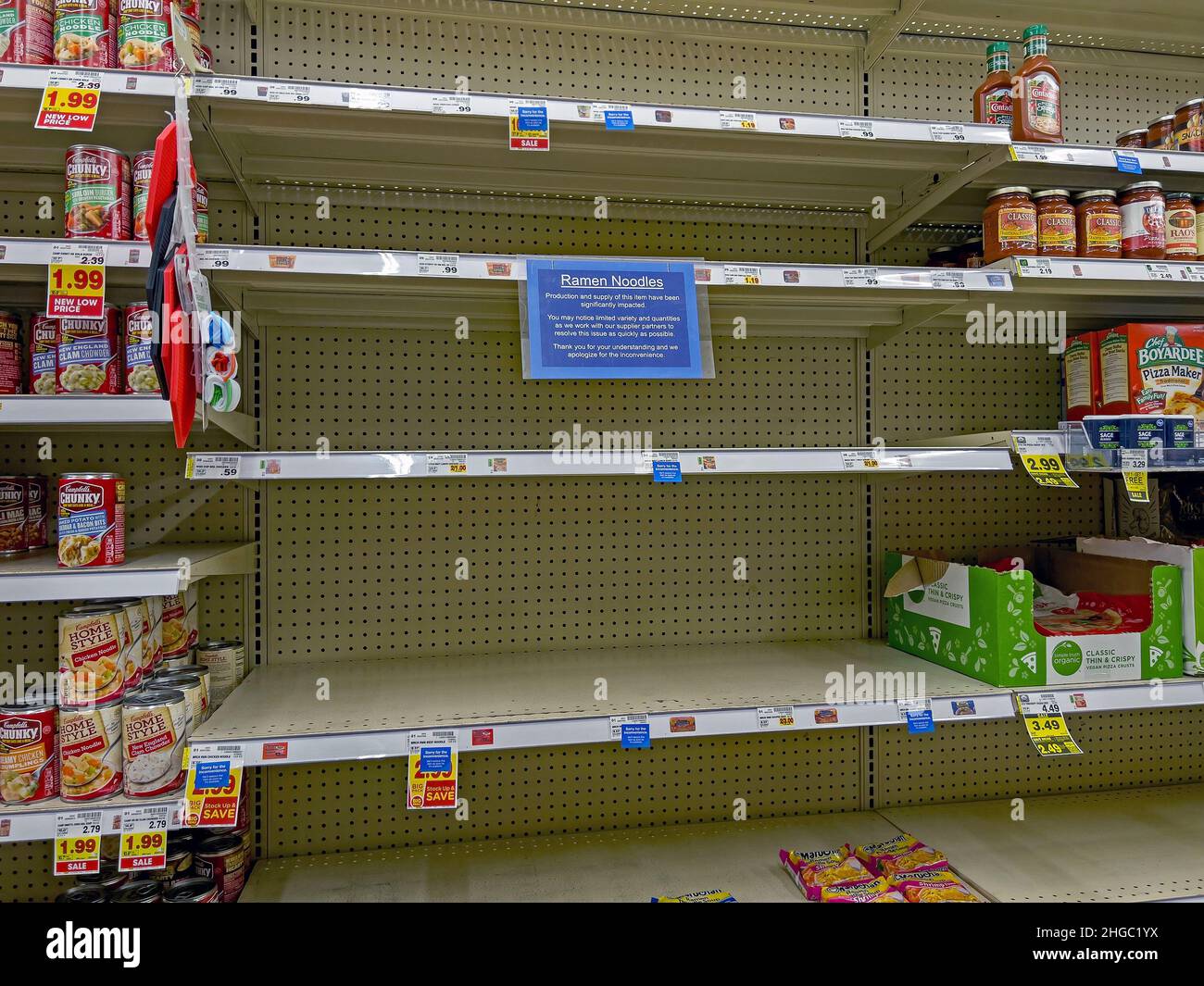 Empty food shelves in united states hi-res stock photography and images -  Alamy, image size:1300x1065