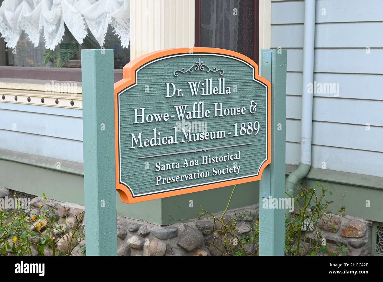 SANTA ANA, CALIFORNIA - 19 JAN 2022: Sign at the Dr. Willella Howe-Waffle House and Medical Museum. Stock Photo